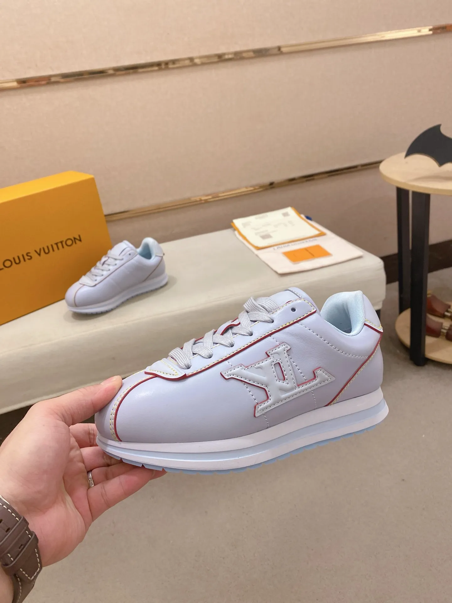 Men's shoes💰: Couple style 700💰LOUIS VUITTON Footint Soccer sneakers‼ ️ The top version, the same sneakers for LV couples. You will look fashionable when you wear them. This Footint Soccer sneaker was unveiled in the 2025 spring and summer series fashion show. The tongue is embellished with the Lvers United badge inspired by the football team. The rubber sole of the foot is decorated with multiple Louis Vuitton logos. The original latest packaging. Fabric: original imported cowhide. Lining: original imported breathable mesh. Foot pad: original injection molding pad. Outsole: original molded T combination outsole. Size: 35-45.